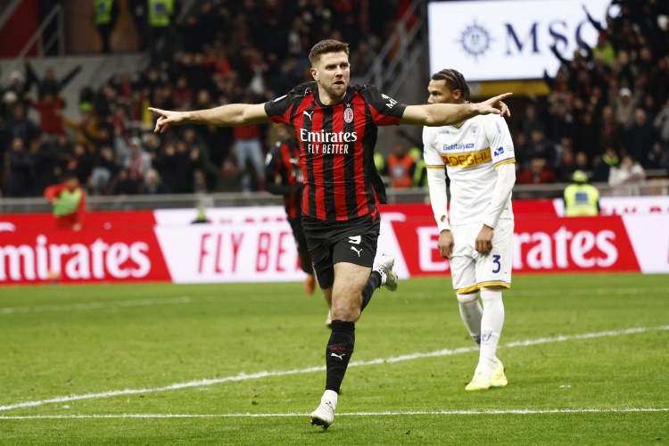 开云娱乐-意媒:米兰在周一放假,但加比亚和菲尔克鲁格选择加练