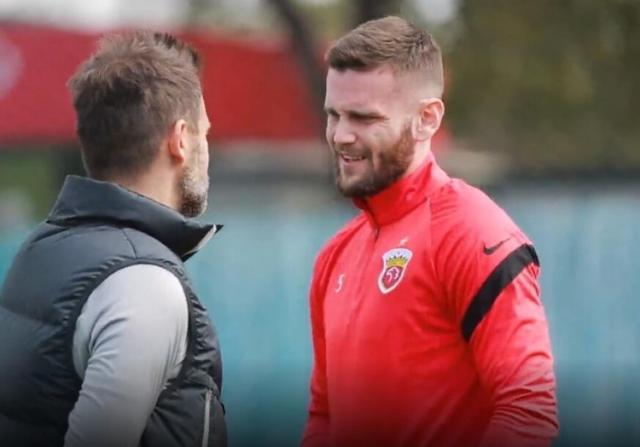 开云入口-海港新援后卫坦承经济是加盟原因 对未来充满信心